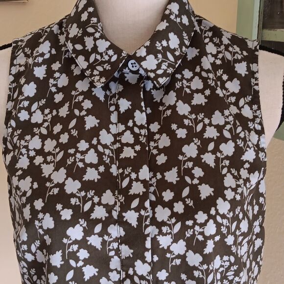 CAbi OLlive And Blue Floral Blouse. Coastal - Picture 4 of 11